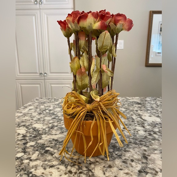 SHABBY CHIC LONG STEM DARK PINK FAUX BUD ROSES IN A CLAY POT - Picture 2 of 6